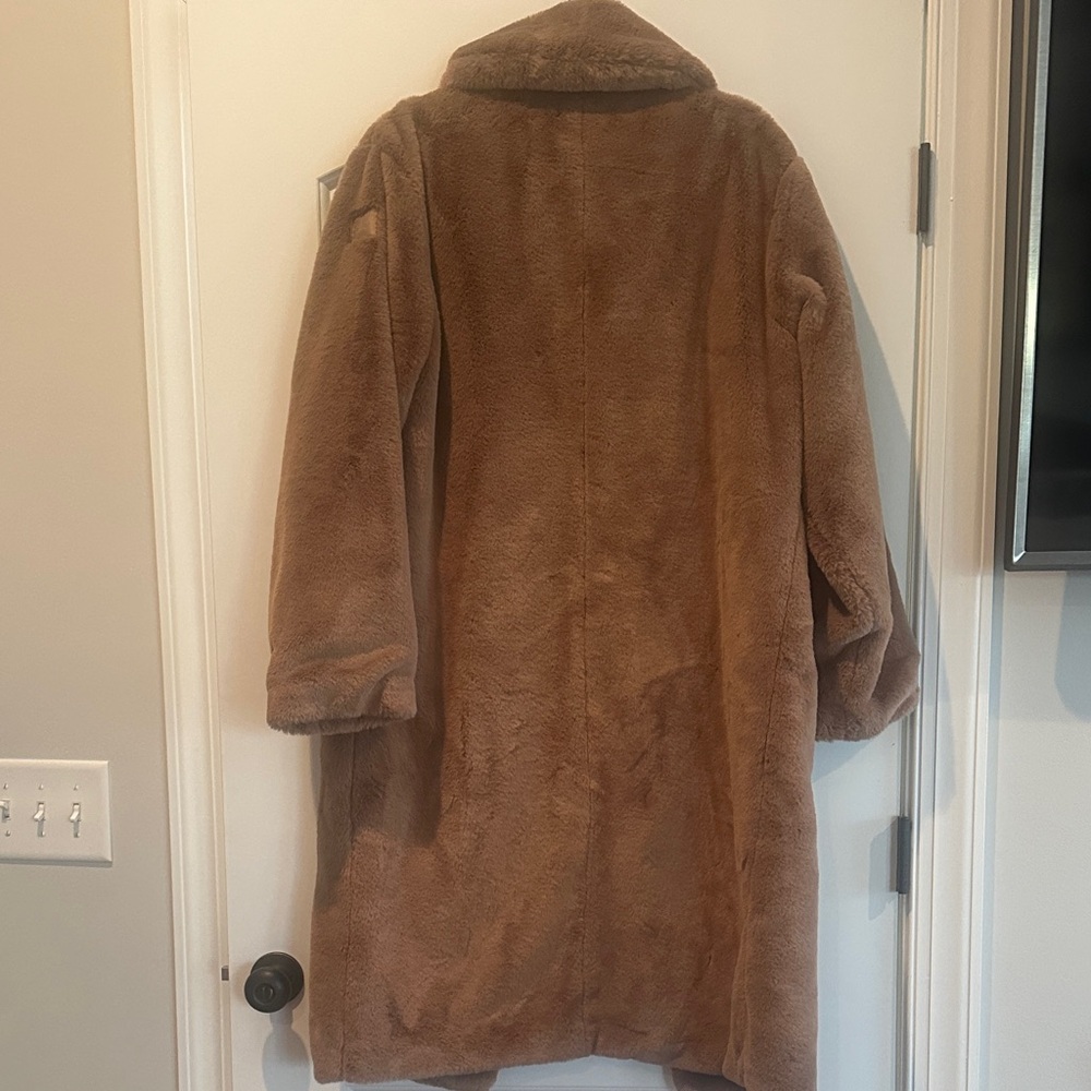 ALO Yoga Women's Oversized Faux Fur Trench - Picture 4 of 5